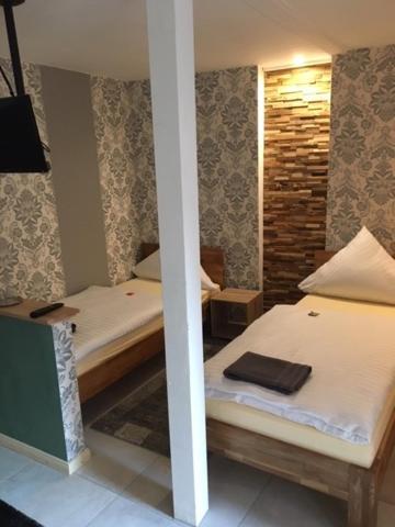 Hotel-Pension Markt-Scheune Anno 1652 フロートー エクステリア 写真