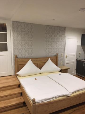 Hotel-Pension Markt-Scheune Anno 1652 フロートー エクステリア 写真