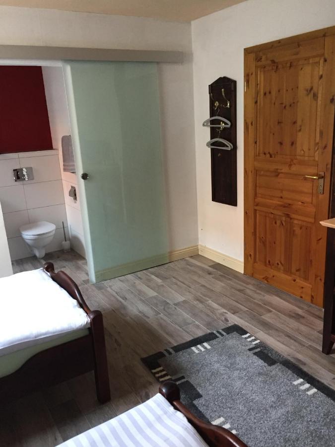 Hotel-Pension Markt-Scheune Anno 1652 フロートー エクステリア 写真