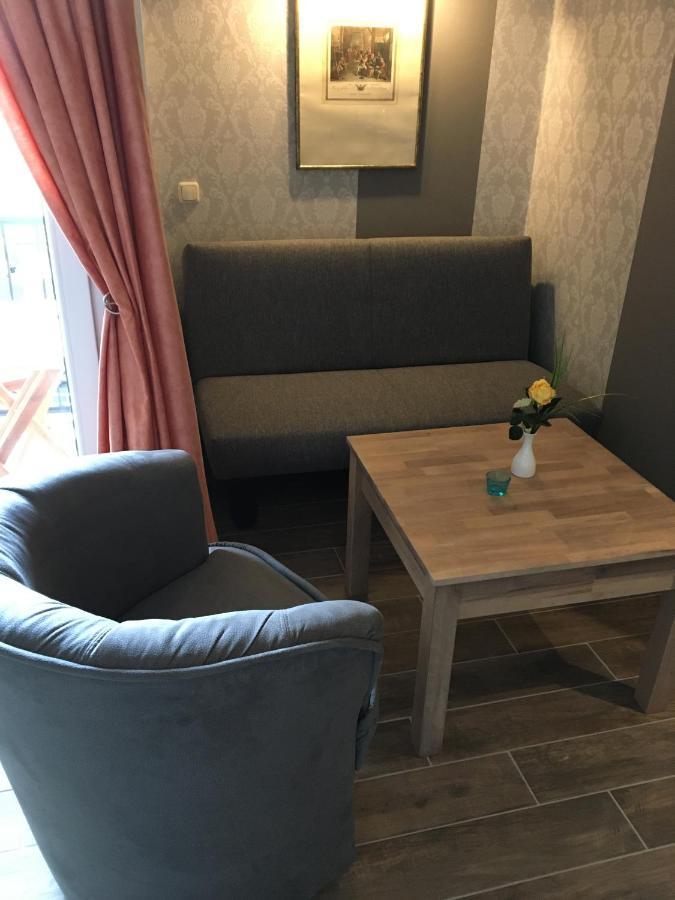 Hotel-Pension Markt-Scheune Anno 1652 フロートー エクステリア 写真