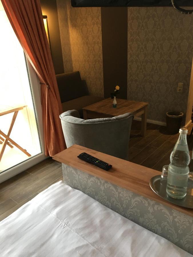 Hotel-Pension Markt-Scheune Anno 1652 フロートー エクステリア 写真